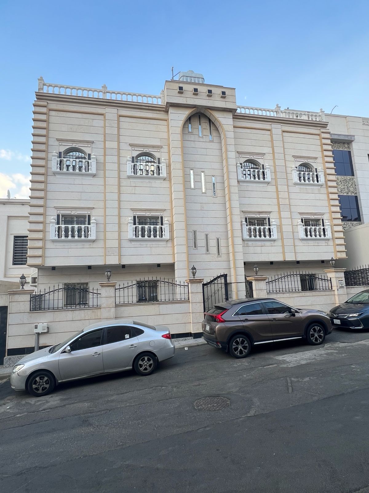 عمارة سكنية بحي الهيام